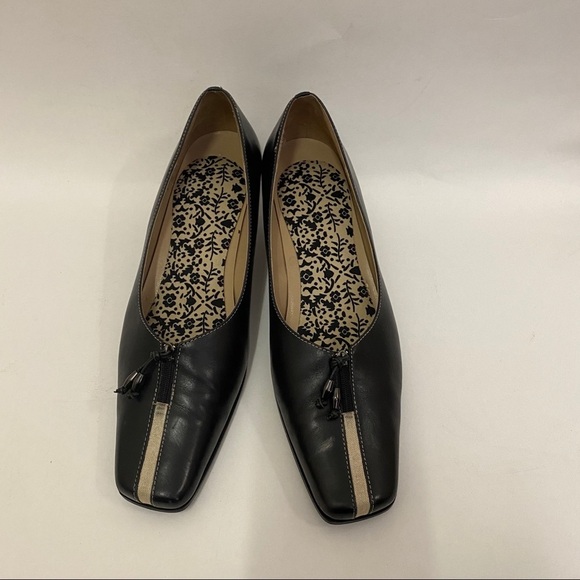 - Joan and David Low Heels Size 8.5 - Picture 1 of 6